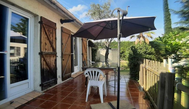 Cozy house - peaceful setting, with a terrace, close to golf courses and beaches