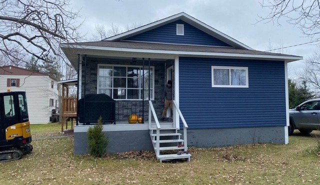 Cozy house, perfect location to explore Central NL and all it has to offer!