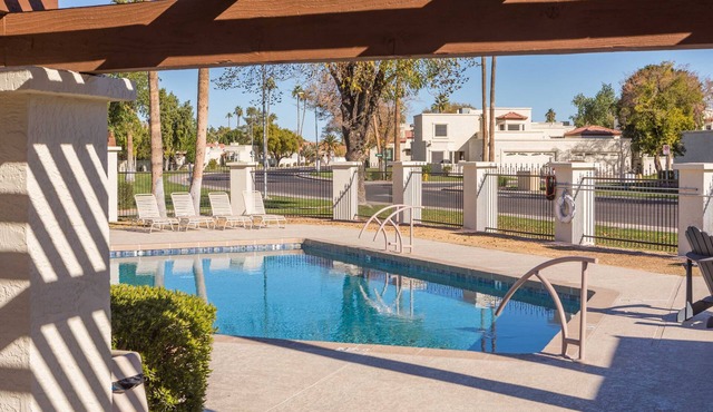 Cozy House, Pool, Spa, Tennis & Pickleball Courts
