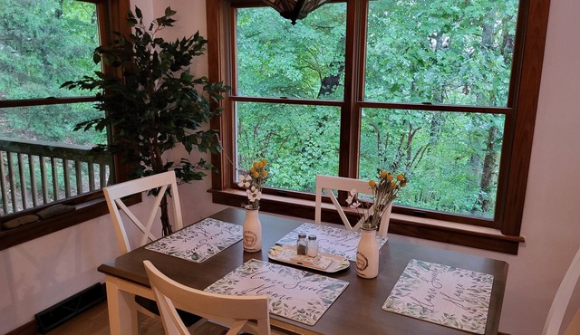 Cozy house right in the woods! Garden paths galore! Wineries/Distilleries near.