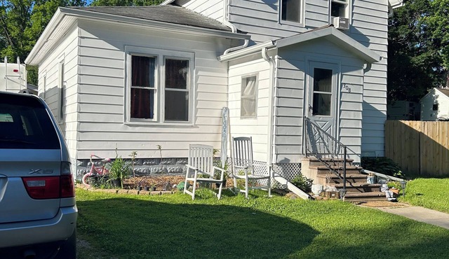 Cozy house/small town living. Attractions include trout capital of Minnesota