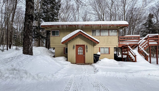 Cozy house w/clubhouse heated pool, fireplace, balcony, jacuzzi, w/d, wifi