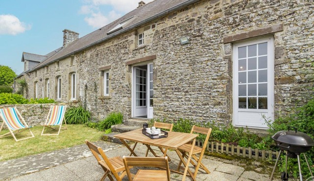 Cozy house with enclosed garden and terrace in Canville-la-Rocque