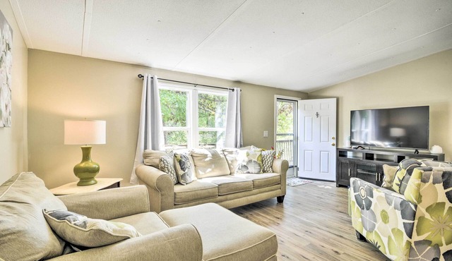 Cozy House w/Huge Yard ~ 16 Mi to Fort Bragg