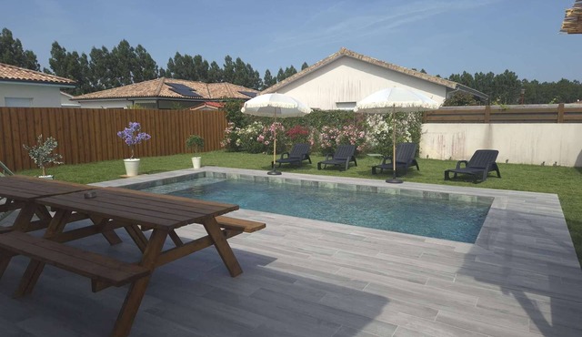 Cozy House with Swimming Pool for 6–8 People Parentis-en-Born