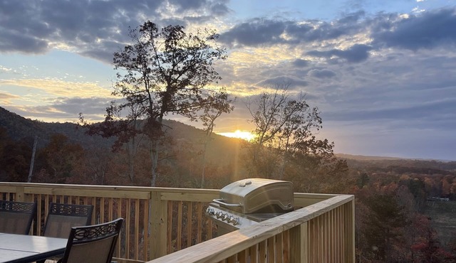Cozy house with a beautiful view and close to many ATV trails.