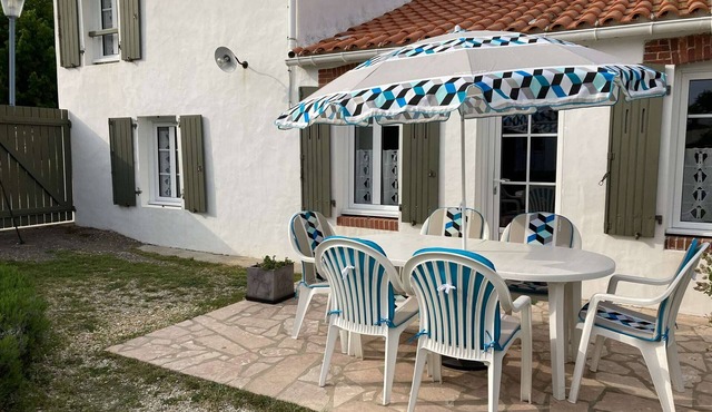 Cozy House with Annex, Garden, 6 Sleeps, Near Beach & Shops