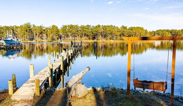 Cozy house with deep water private dock