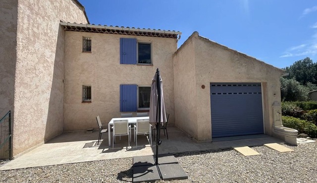 Cozy house with garden in Quinson