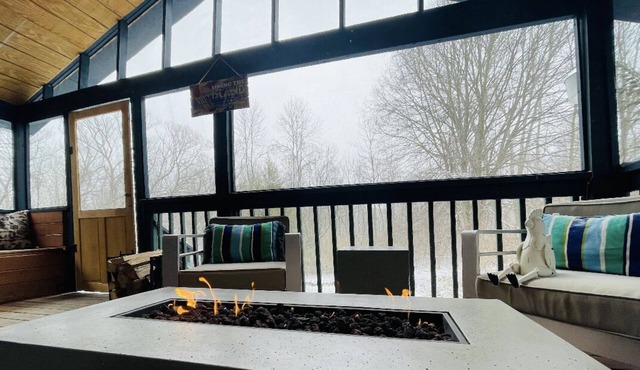 Cozy House with Hot Tub