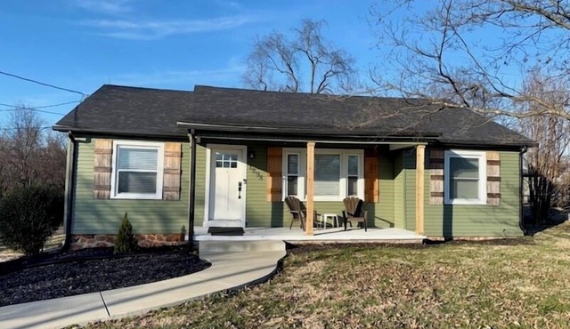 Cozy House with lots of charm!