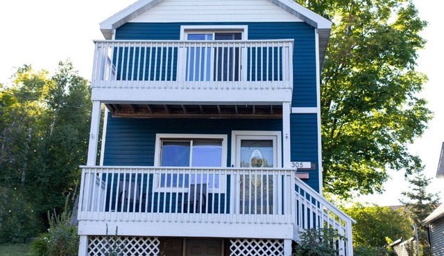 Cozy house with lake view near Marquette