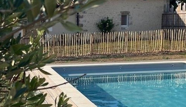 Cozy house with pool and garden in Brantôme