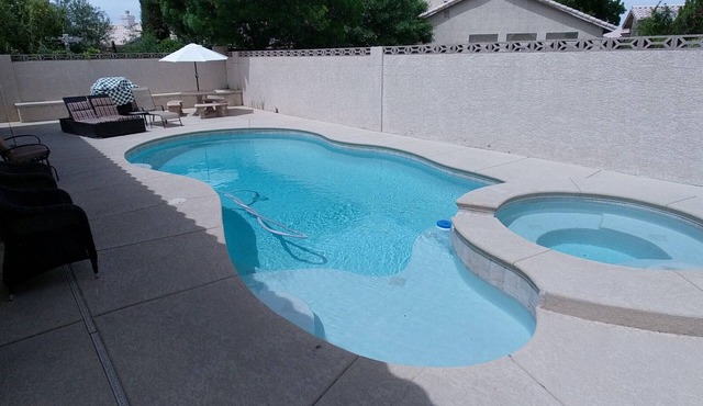 Cozy house with pool minutes away from the Las Vegas Strip