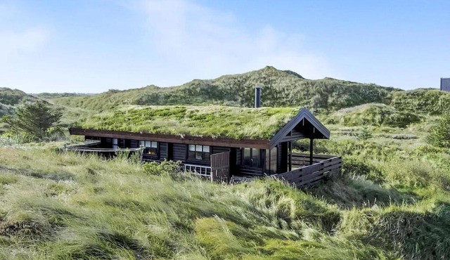 Cozy house with stunning sea views