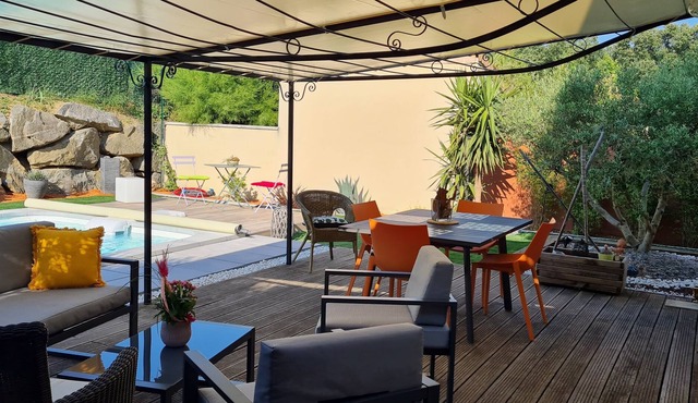 Cozy house with swimming pool and jacuzzi