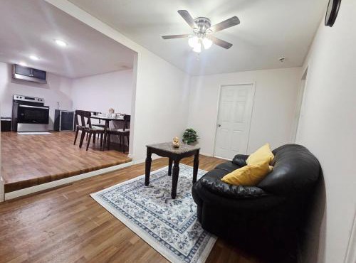 Cozy Houston Retreat Near Galleria-2BR