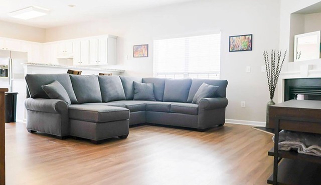 Cozy Hub~Comfortable Simpsonville Home ~Long-Term Stays Welcome ~Community Pool