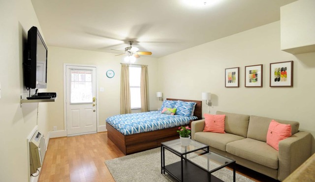 Cozy Hyde Park Guest House in Historic Central Austin Neighborhood