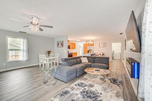 Cozy Illinois Retreat w/Home Gym & River Views!