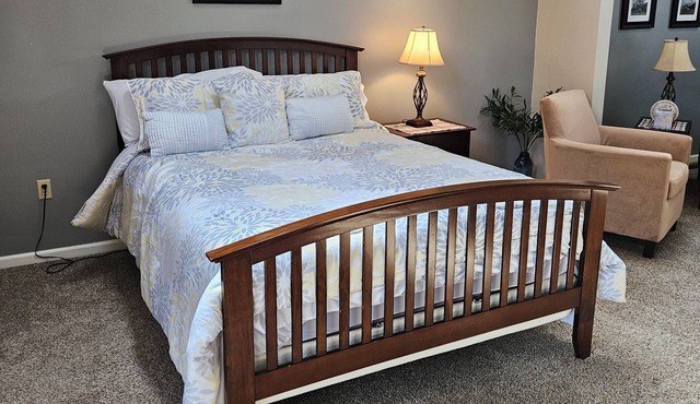 Cozy in Coraopolis-Suite B