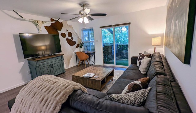 Cozy in Heart of S. Lamar