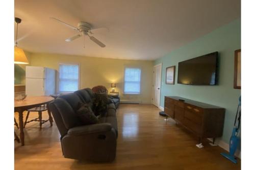 Cozy In-Law Suite Near York Beaches