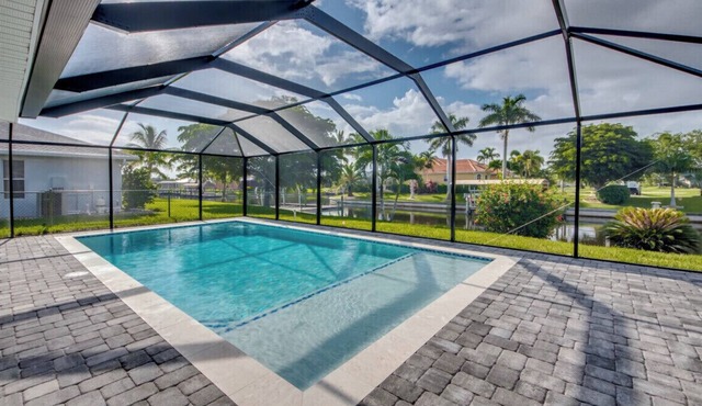 Cozy in the Cape, Heated Saltwater Pool & Gulf access, water view
