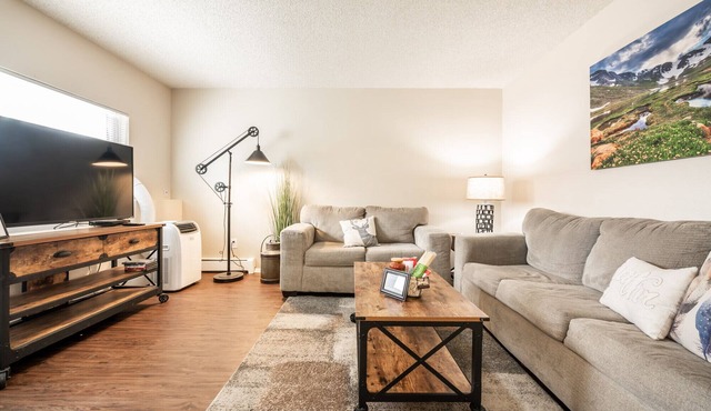 ❤Cozy in the Springs! 2 BR, Kitchen. 5 Guests!❤