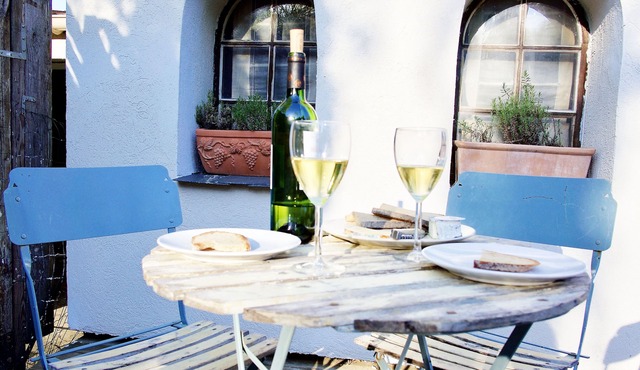 Cozy Independent Studio full of charm :)