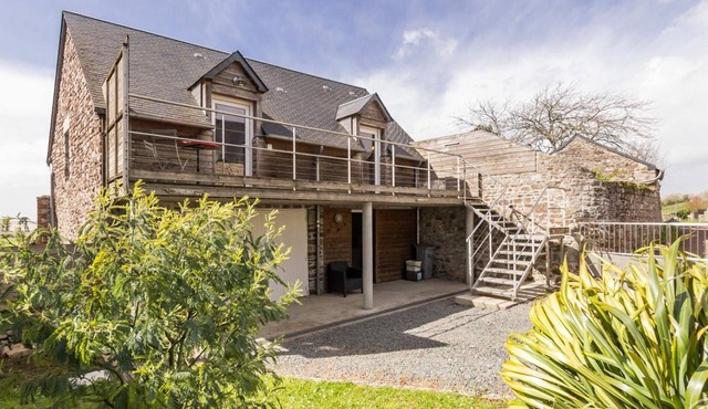 Cozy Independent House Bay View, Pets Allowed, Parking