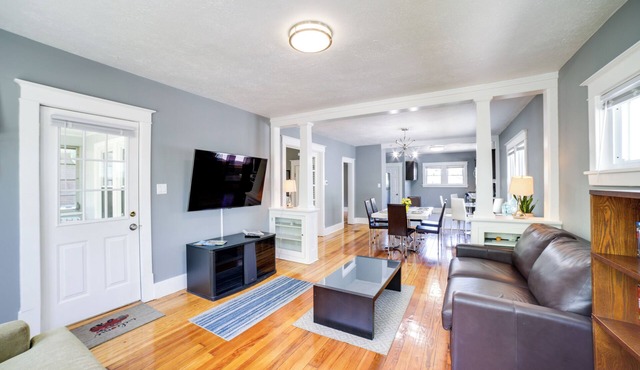 Cozy Indiana Getaway Near Washington Park Zoo!