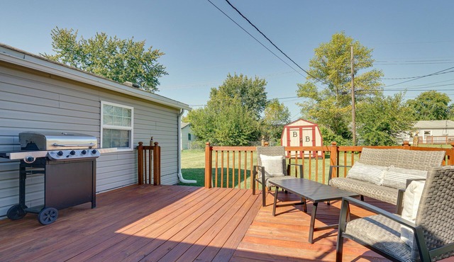 Cozy Indiana Home w/Deck, Charcoal Grill & Yard!