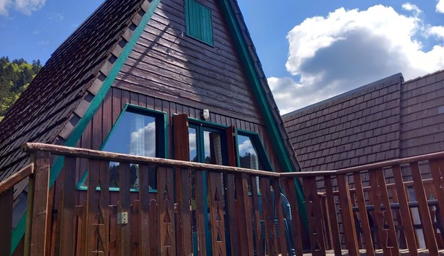 Cozy individual chalet near ski slopes