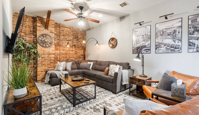 Cozy Industrial 2-KING Bdrm S. Main Street Downtown Condo w/Foosball Table