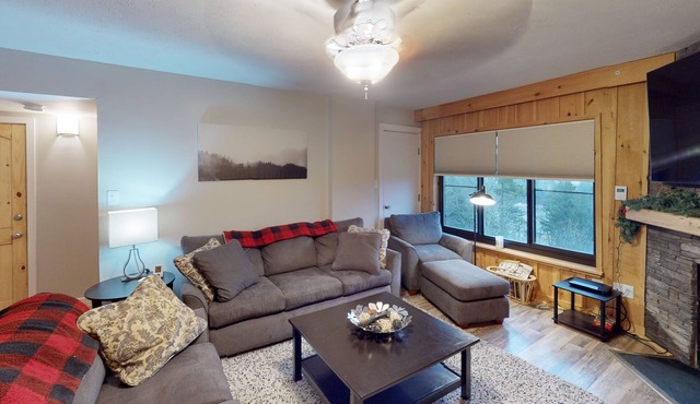 Cozy & Inviting 1BR Silvercreek Loft by RedAwning