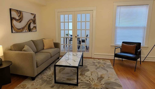 Cozy & Inviting 2BR Apartment