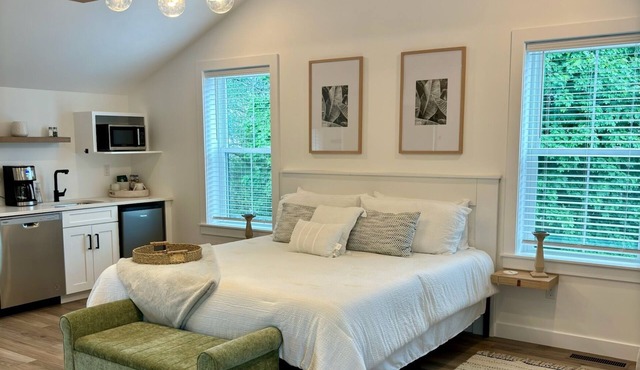 Cozy, inviting, brand-new studio ideal for individuals and/or couples