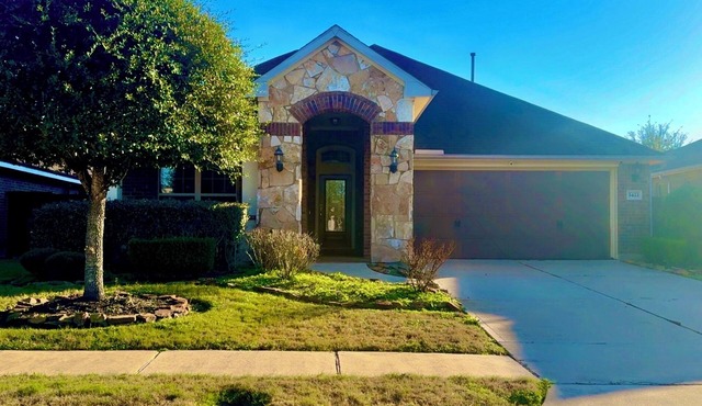 Cozy Iowa Colony retreat/NEAR HOUSTON