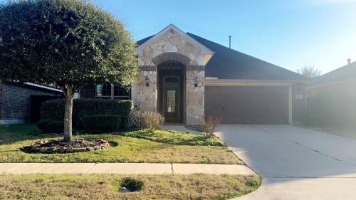 Cozy Iowa Colony retreat Near Houston