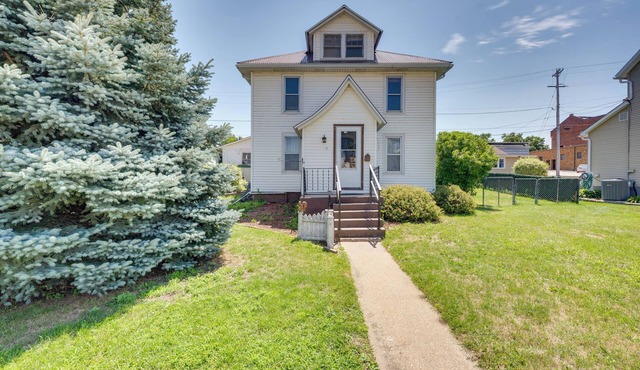 Cozy Iowa Getaway w/Patio & Fenced-In Yard!