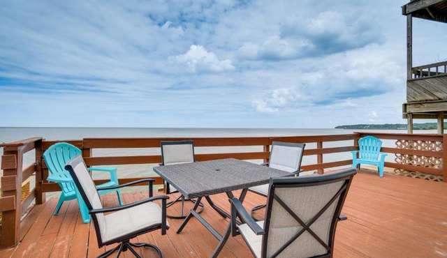 Cozy Irondequoit Home on Lake Ontario!