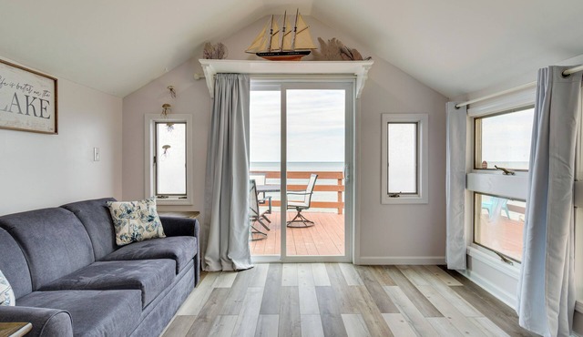 Cozy Irondequoit Home on Lake Ontario!