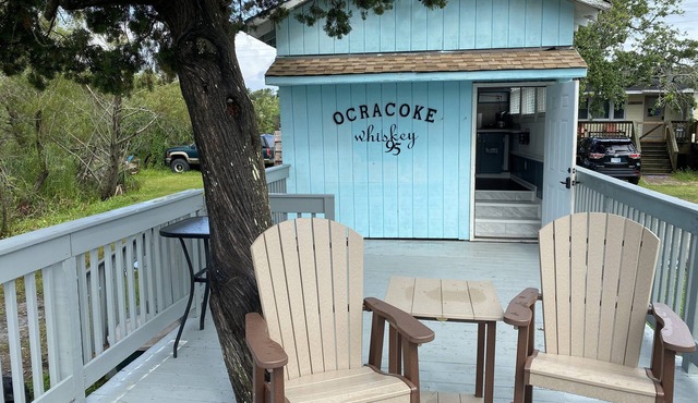 Cozy Island Cottage, centrally located in the Heart of the Village