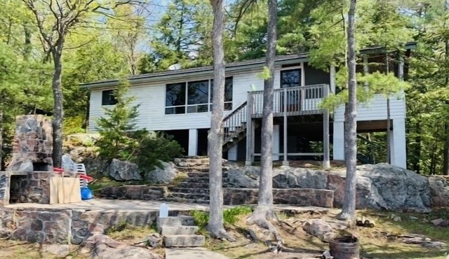 Cozy Island Cottage located on Lower Buckhorn Lake