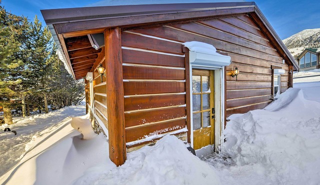 Cozy Island Park Cabin, 20 Mi to Yellowstone!
