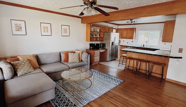 Cozy Jenks Gem! 2bd/1bath right off main street in a beautiful neighborhood