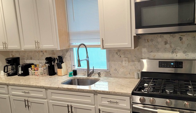 Cozy Jersey Haven with parking - NYC Next Door!