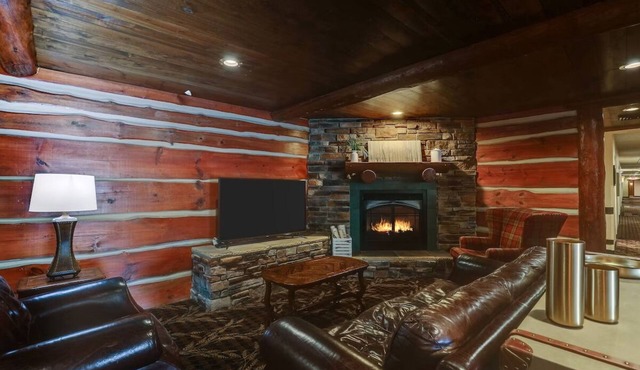 Cozy Johnston Haven with On-Site Laundry & Meeting Rooms | 2 Units