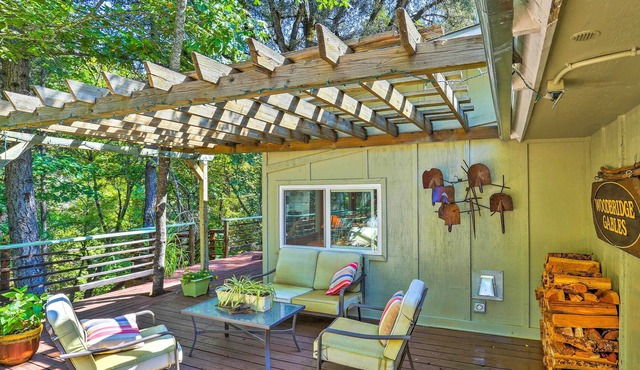 Cozy Junction City Cottage w/Deck by Connor Creek!
